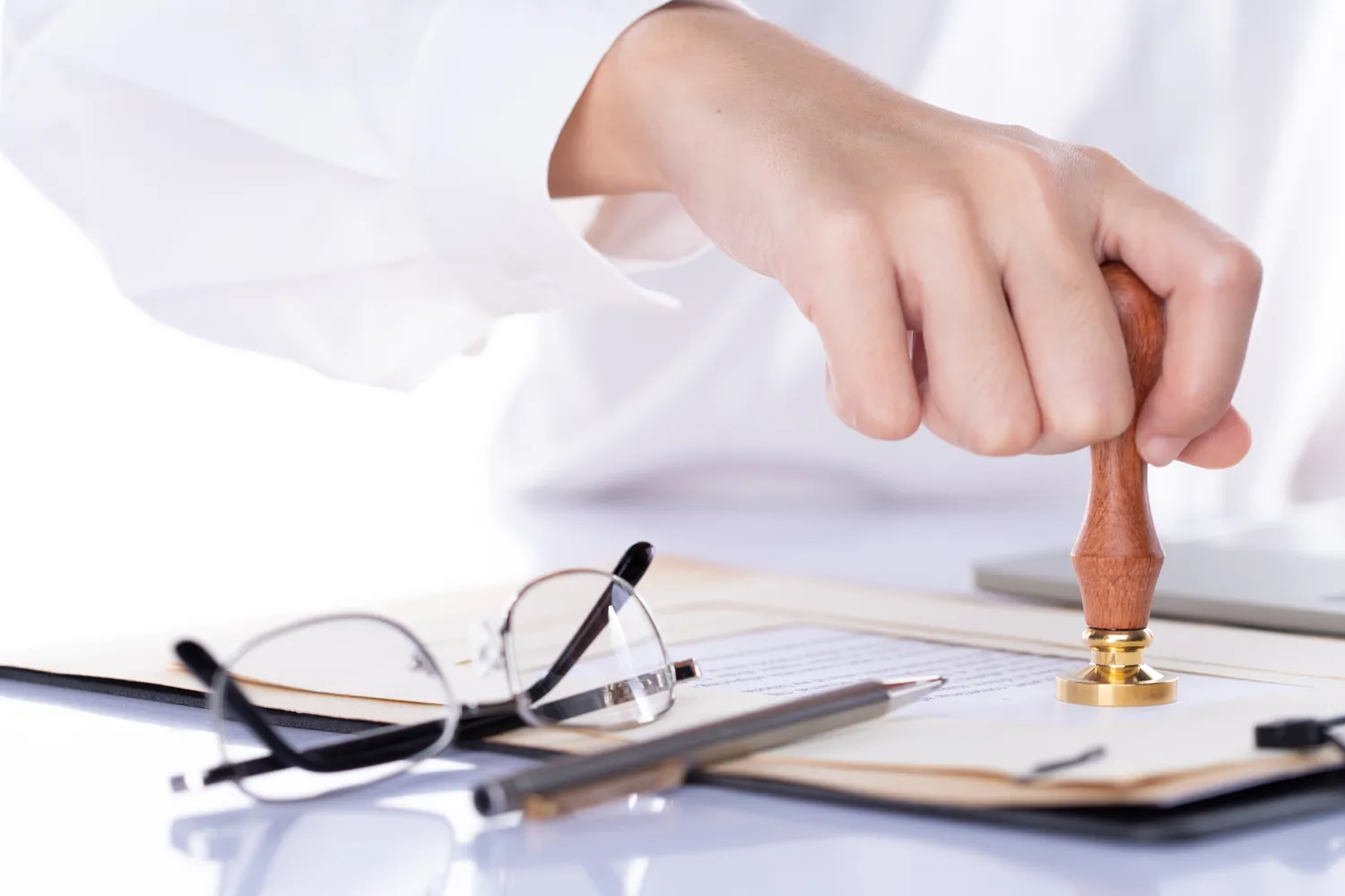 Czy prawnik i adwokat to to samo?