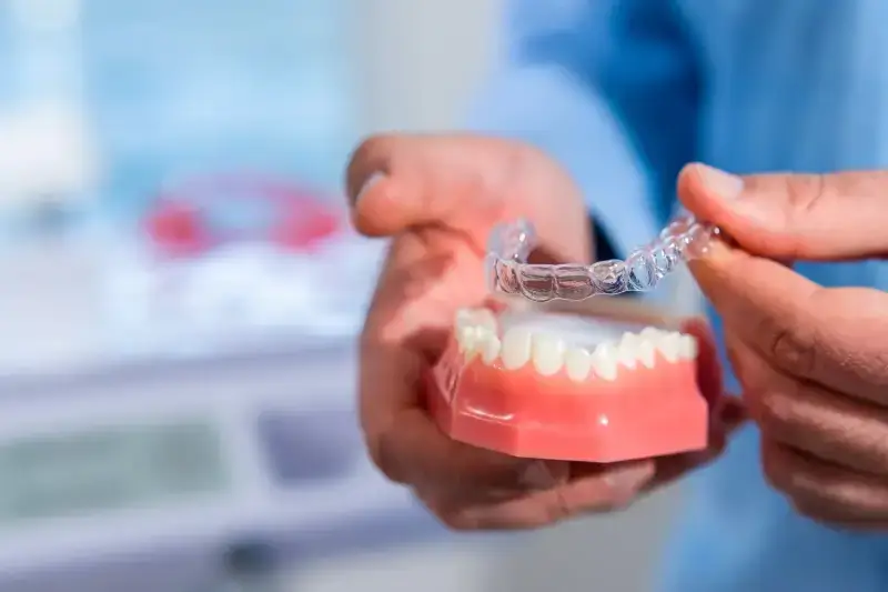 Invisalign czy zwykły aparat?